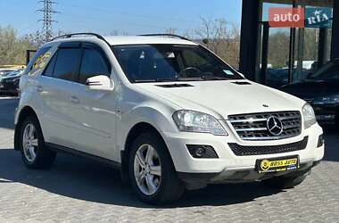 Mercedes-Benz M-Class 2010 Mercedes-Benz M-Class 2010