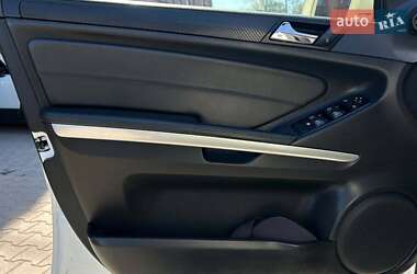 Позашляховик / Кросовер Mercedes-Benz M-Class 2010 в 