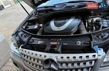 Позашляховик / Кросовер Mercedes-Benz M-Class 2006 в 