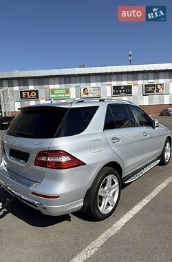 Позашляховик / Кросовер Mercedes-Benz M-Class 2013 в 