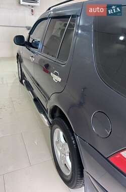Внедорожник / Кроссовер Mercedes-Benz M-Class 1999 в 