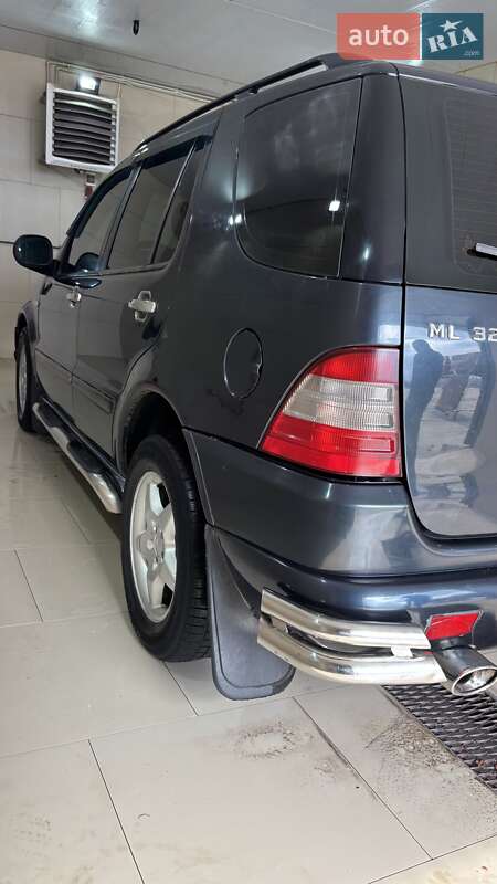 Внедорожник / Кроссовер Mercedes-Benz M-Class 1999 в Печенегах