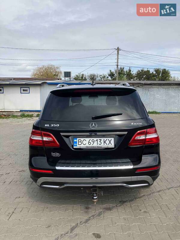 Позашляховик / Кросовер Mercedes-Benz M-Class 2014 в Києві