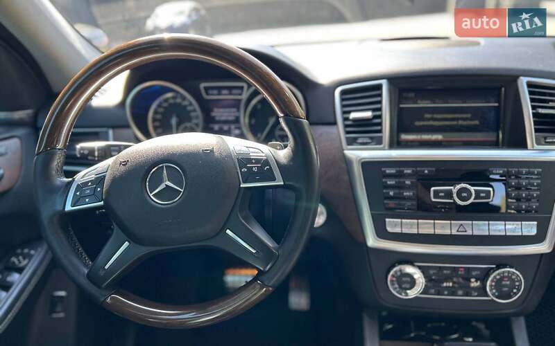 Позашляховик / Кросовер Mercedes-Benz M-Class 2012 в Чернівцях