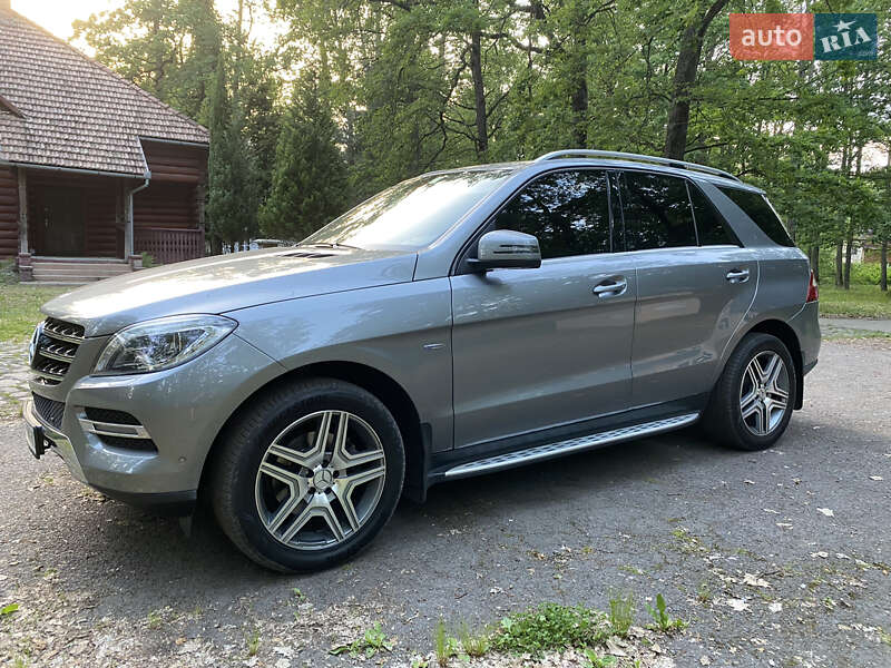 Внедорожник / Кроссовер Mercedes-Benz M-Class 2013 в Мукачево