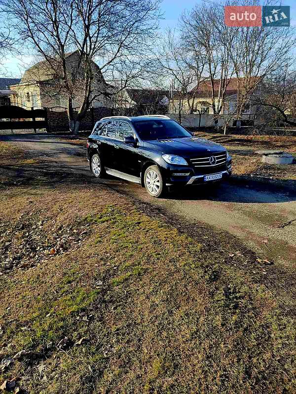 Внедорожник / Кроссовер Mercedes-Benz M-Class 2011 в 
