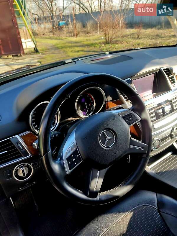 Внедорожник / Кроссовер Mercedes-Benz M-Class 2011 в Сахновщине