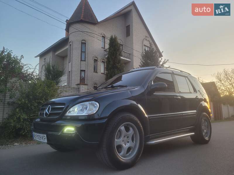 Внедорожник / Кроссовер Mercedes-Benz M-Class 2002 в 