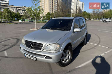 Позашляховик / Кросовер Mercedes-Benz M-Class 2002 в 