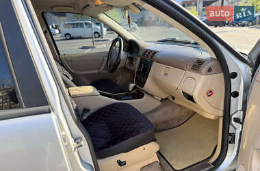 Позашляховик / Кросовер Mercedes-Benz M-Class 2002 в 