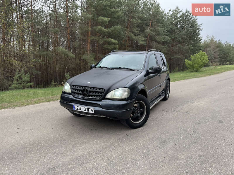 Внедорожник / Кроссовер Mercedes-Benz M-Class 1999 в 