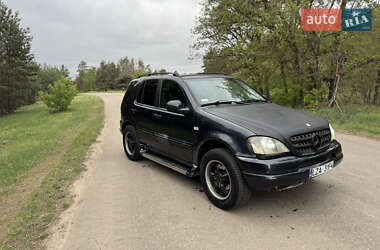 Внедорожник / Кроссовер Mercedes-Benz M-Class 1999 в 