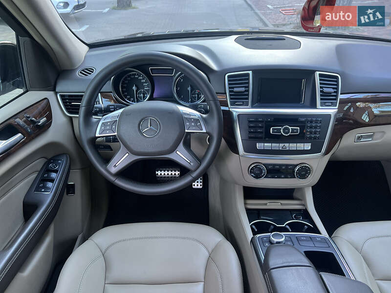 Внедорожник / Кроссовер Mercedes-Benz M-Class 2012 в Киеве