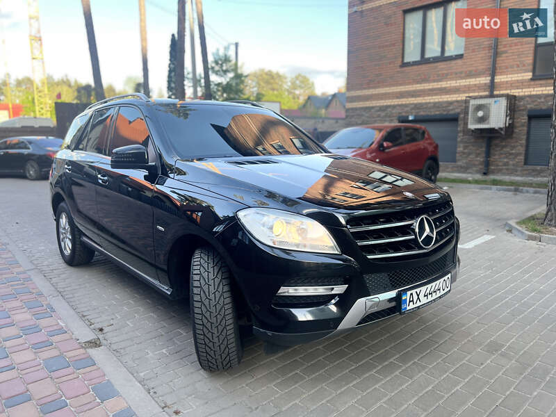 Внедорожник / Кроссовер Mercedes-Benz M-Class 2012 в Киеве