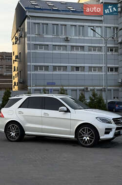 Внедорожник / Кроссовер Mercedes-Benz M-Class 2013 в 