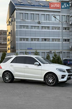 Внедорожник / Кроссовер Mercedes-Benz M-Class 2013 в 