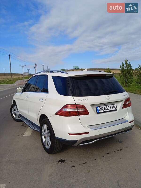 Позашляховик / Кросовер Mercedes-Benz M-Class 2011 в Рівному