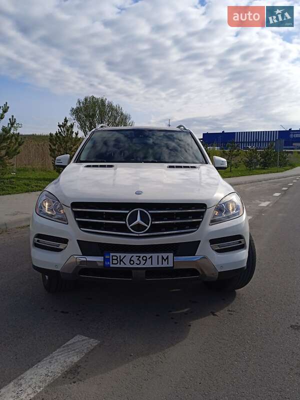 Позашляховик / Кросовер Mercedes-Benz M-Class 2011 в Рівному