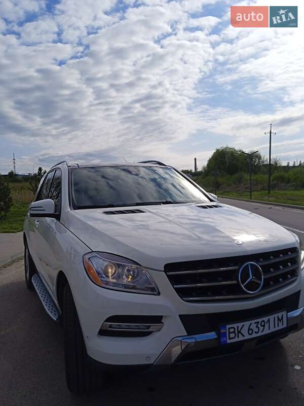 Позашляховик / Кросовер Mercedes-Benz M-Class 2011 в Рівному