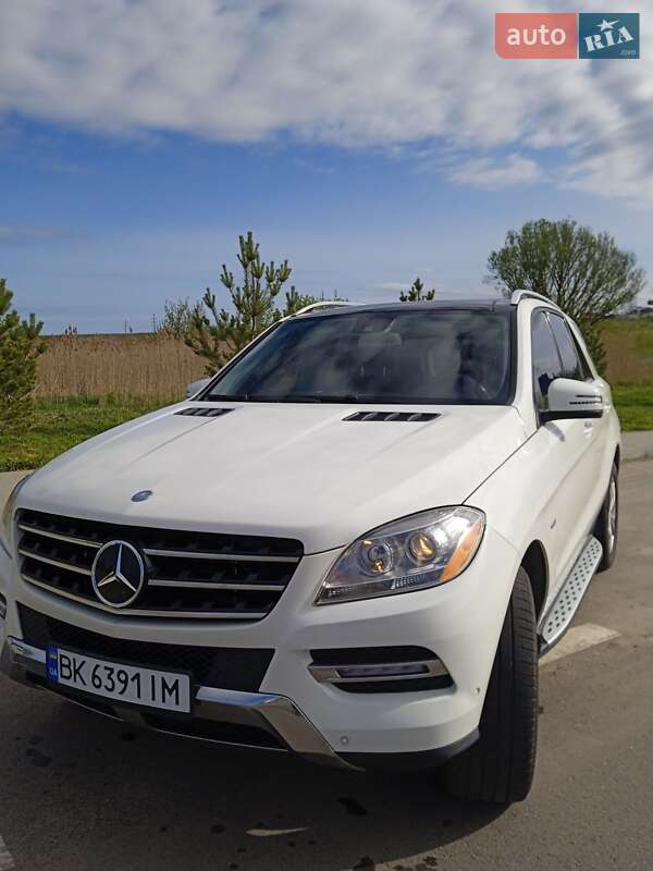 Позашляховик / Кросовер Mercedes-Benz M-Class 2011 в Рівному