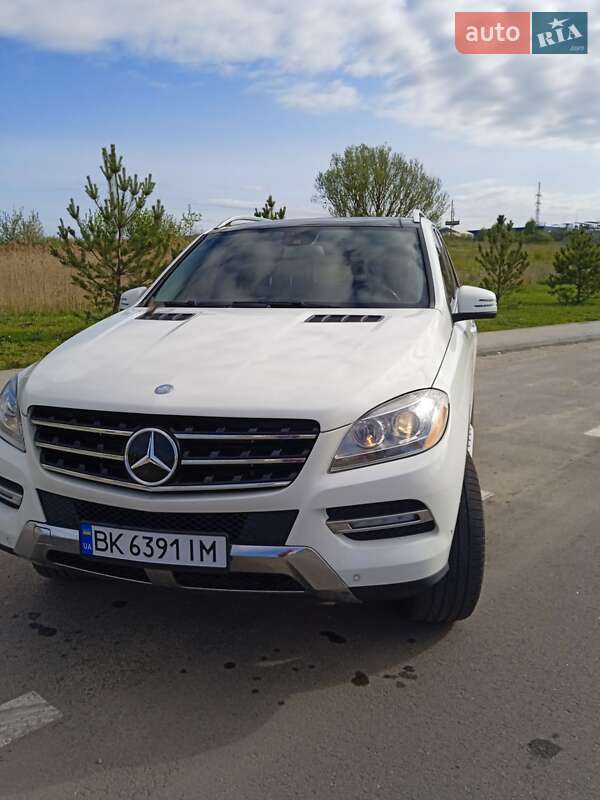 Позашляховик / Кросовер Mercedes-Benz M-Class 2011 в Рівному