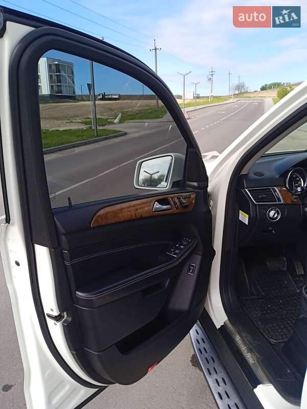 Позашляховик / Кросовер Mercedes-Benz M-Class 2011 в Рівному