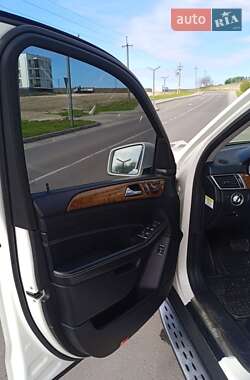 Внедорожник / Кроссовер Mercedes-Benz M-Class 2011 в 