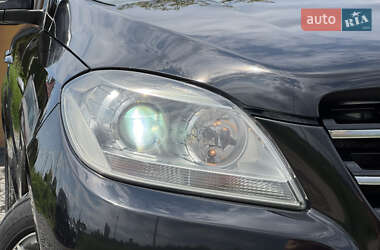 Внедорожник / Кроссовер Mercedes-Benz M-Class 2011 в 
