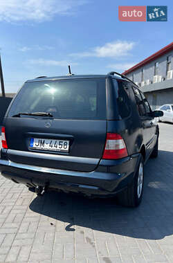 Внедорожник / Кроссовер Mercedes-Benz M-Class 2002 в 