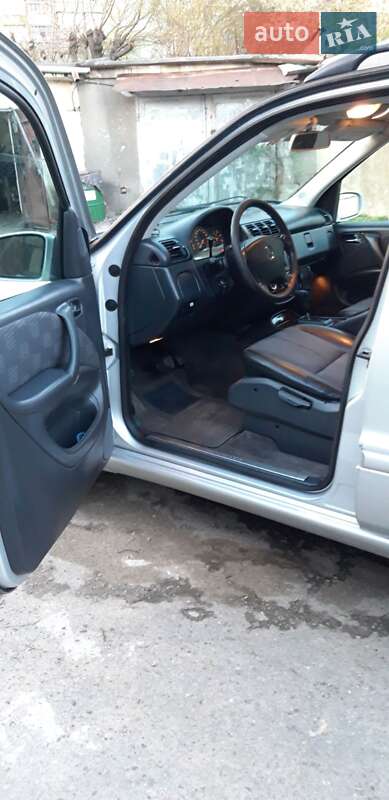Внедорожник / Кроссовер Mercedes-Benz M-Class 2004 в Черновцах
