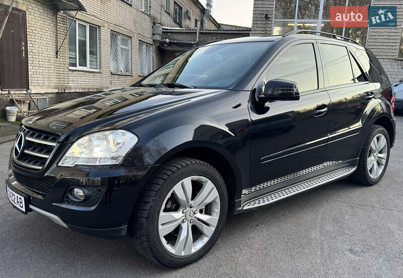 Внедорожник / Кроссовер Mercedes-Benz M-Class 2010 в 