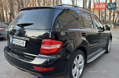 Внедорожник / Кроссовер Mercedes-Benz M-Class 2010 в 