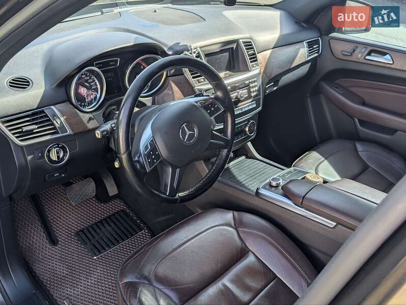 Позашляховик / Кросовер Mercedes-Benz M-Class 2013 в Сваляві