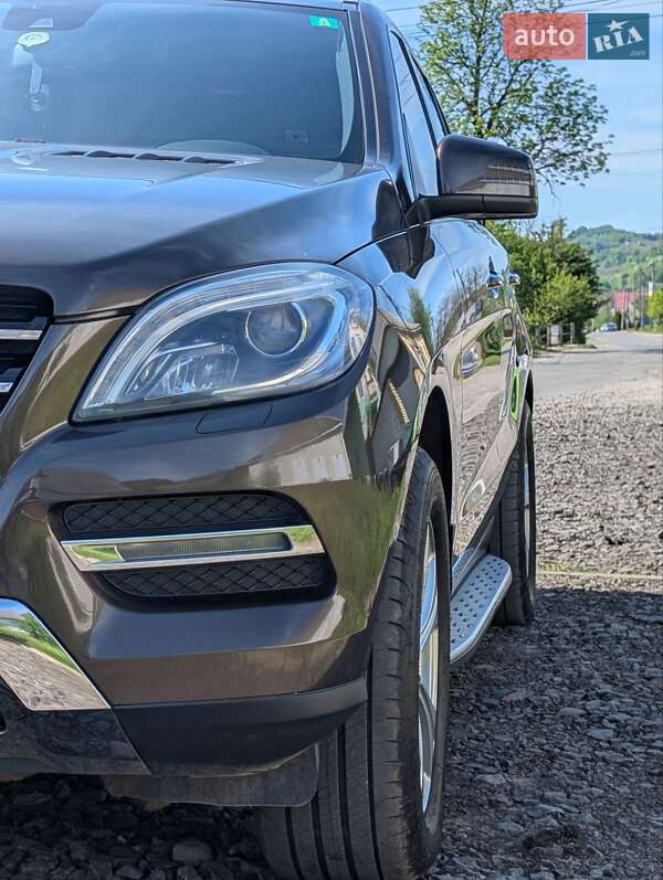 Позашляховик / Кросовер Mercedes-Benz M-Class 2013 в Сваляві