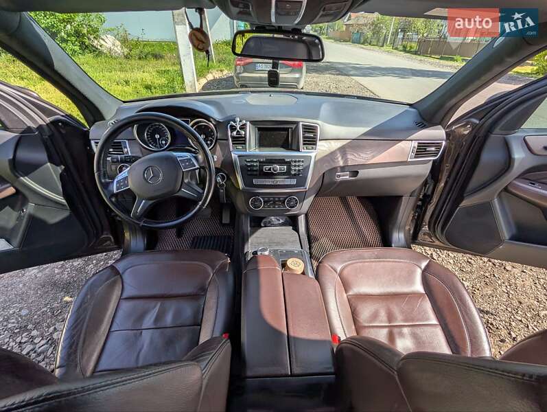 Позашляховик / Кросовер Mercedes-Benz M-Class 2013 в Сваляві