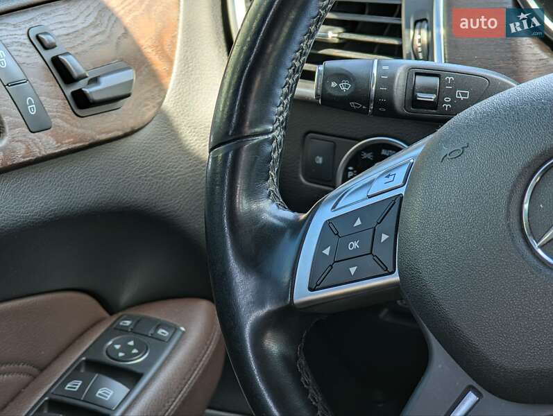 Позашляховик / Кросовер Mercedes-Benz M-Class 2013 в Сваляві