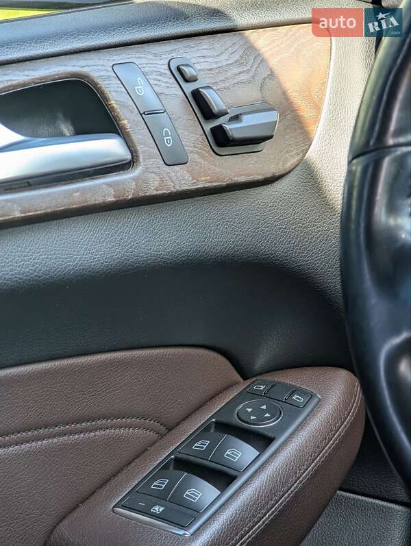 Позашляховик / Кросовер Mercedes-Benz M-Class 2013 в Сваляві