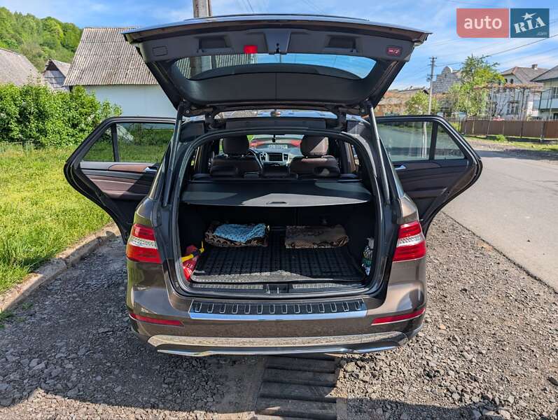Позашляховик / Кросовер Mercedes-Benz M-Class 2013 в Сваляві