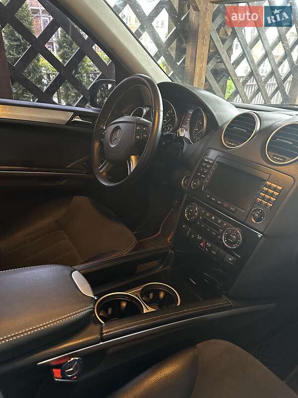 Внедорожник / Кроссовер Mercedes-Benz M-Class 2006 в Черновцах