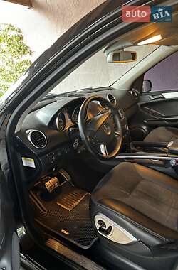Внедорожник / Кроссовер Mercedes-Benz M-Class 2006 в 