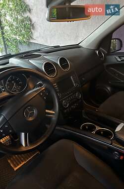Внедорожник / Кроссовер Mercedes-Benz M-Class 2006 в 