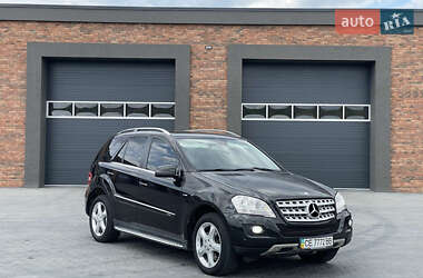 Внедорожник / Кроссовер Mercedes-Benz M-Class 2009 в Черновцах