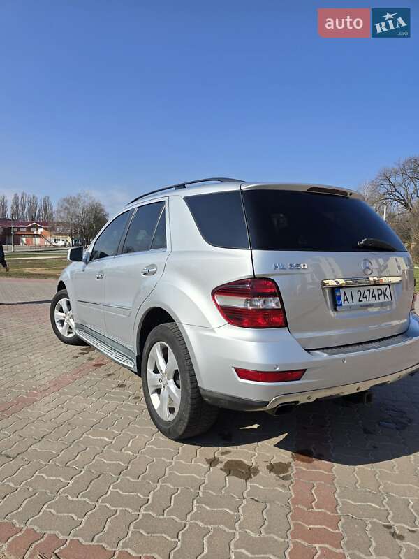 Позашляховик / Кросовер Mercedes-Benz M-Class 2010 в Обухові