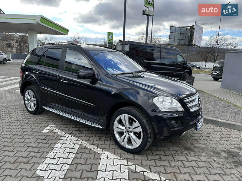 Внедорожник / Кроссовер Mercedes-Benz M-Class 2006 в 