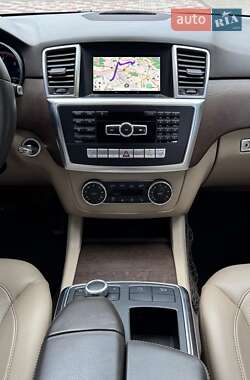 Позашляховик / Кросовер Mercedes-Benz M-Class 2015 в 