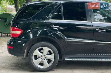 Внедорожник / Кроссовер Mercedes-Benz M-Class 2011 в 
