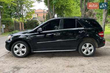 Внедорожник / Кроссовер Mercedes-Benz M-Class 2011 в 