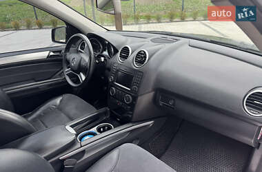 Внедорожник / Кроссовер Mercedes-Benz M-Class 2010 в 