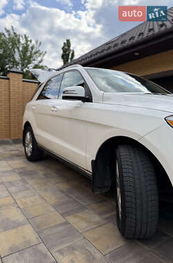 Внедорожник / Кроссовер Mercedes-Benz M-Class 2015 в 
