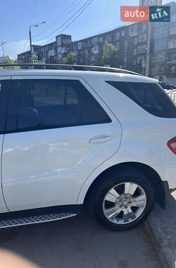 Внедорожник / Кроссовер Mercedes-Benz M-Class 2010 в 